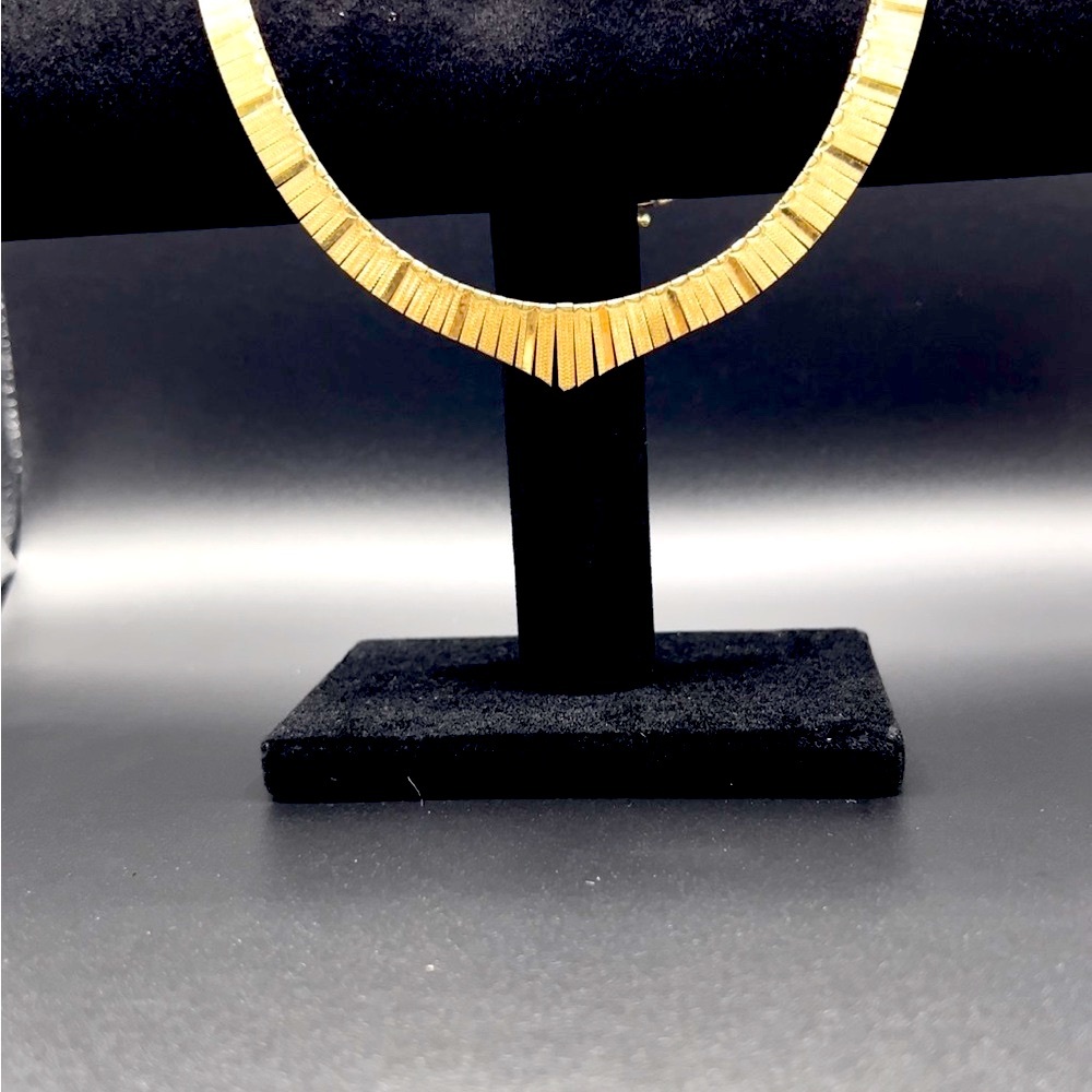 ✨SOLD✨ 14K Gold Vintage Etched Collar Necklace 28.6g - Picture 4 of 11